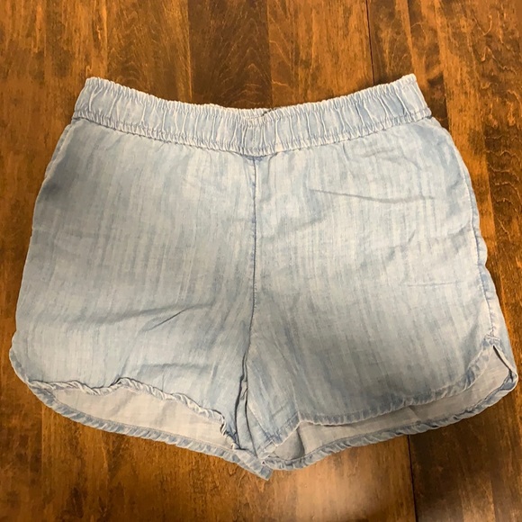 Vineyard Vines kids shorts. - Picture 2 of 4